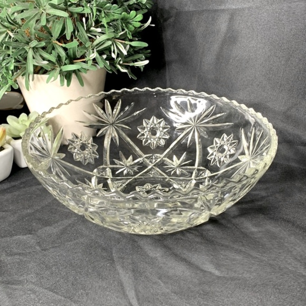 Beautiful Vintage EAPC Anchor Hocking “Star of David” cut glass bowl